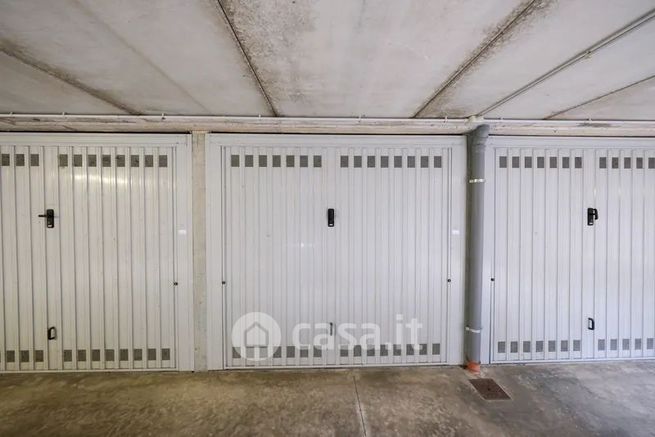 Box/posto auto in residenziale in Via Martiri di Cefalonia