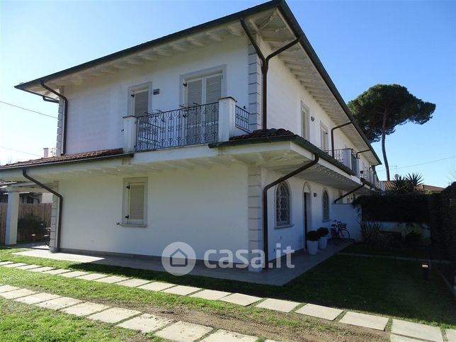Villa in residenziale in Via Cateratte