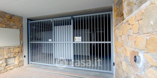 Box/posto auto in residenziale in Via Cavalier Francesco Perseghini
