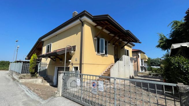 Casa indipendente in residenziale in Via Malon 100