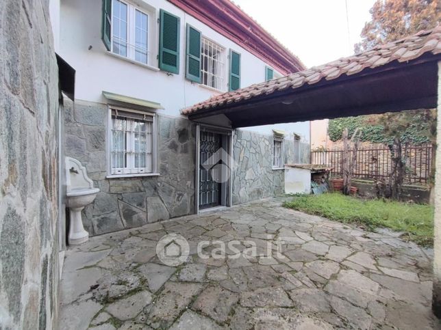 Casa bi/trifamiliare in residenziale in Frazione San Vittore 10