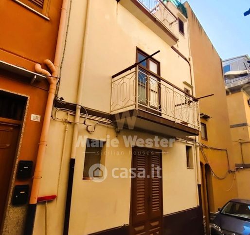 Casa indipendente in residenziale in Via Lo Monaco 4