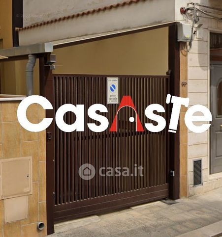 Box/posto auto in residenziale in Via dei Gracchi 66