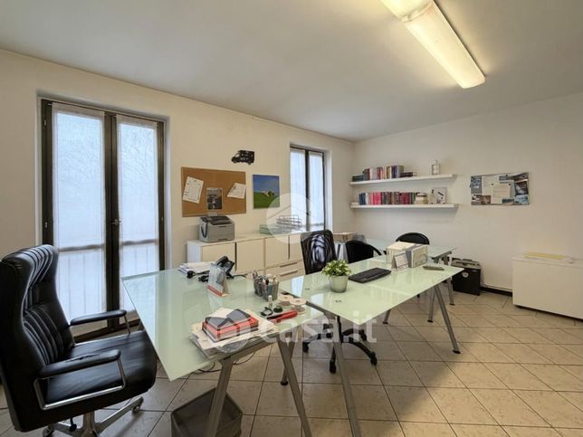 Ufficio in commerciale in Contrada del Barbone 16