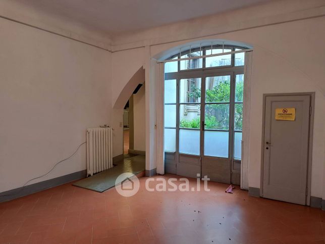 Ufficio in commerciale in 