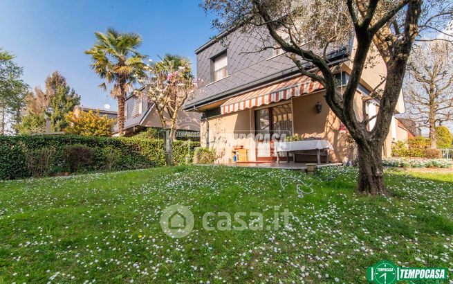 Villa in residenziale in Via Monte Resegone