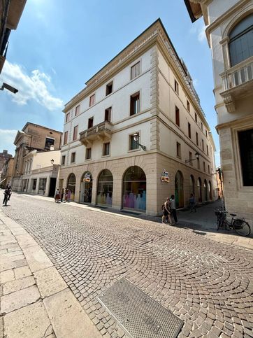 Box/posto auto in residenziale in Corso Andrea Palladio
