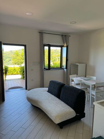 Appartamento in residenziale in case bianche