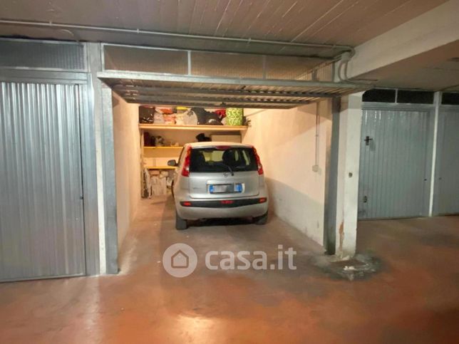 Garage/posto auto in residenziale in Via dei Gonzaga 181 -159