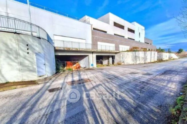 Capannone in commerciale in Via della vecchia fornace