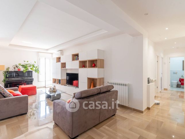 Appartamento in residenziale in Via Luigi Vanvitelli 36