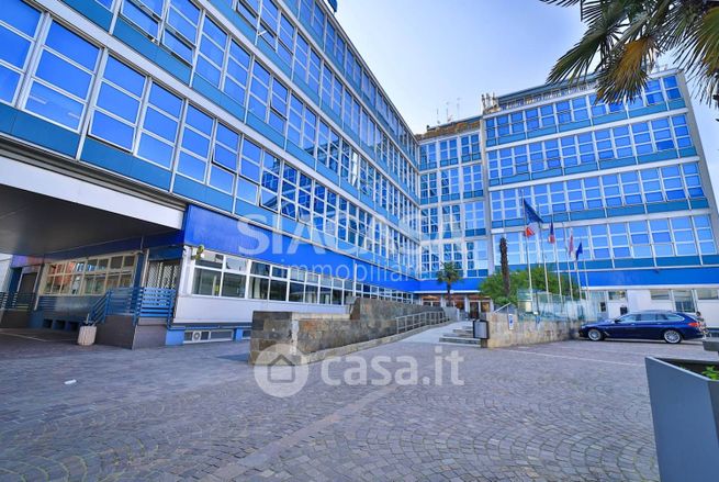 Ufficio in commerciale in 