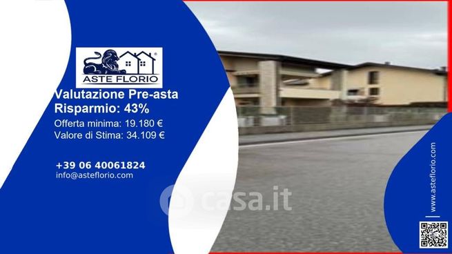 Box/posto auto in residenziale in Via Vimercate 27