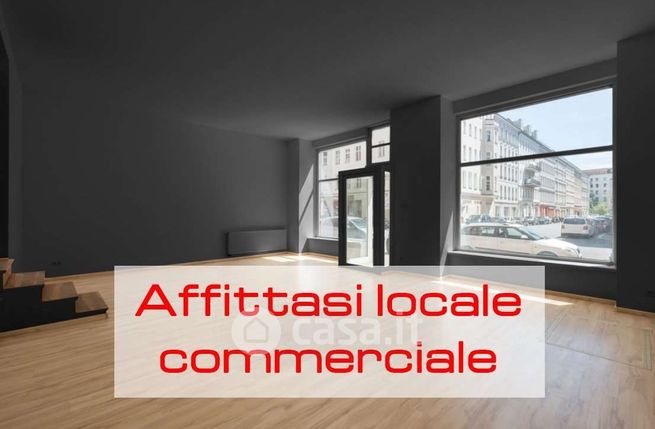 Ufficio in commerciale in 