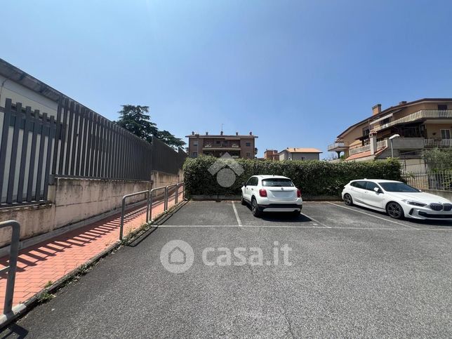 Box/posto auto in residenziale in Via Giarre 47