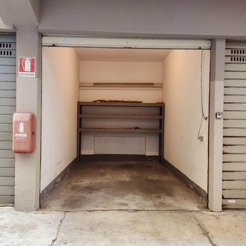 Box/posto auto in residenziale in Via Pellegrino Strobel