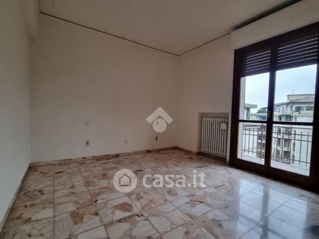 Appartamento in residenziale in Viale Attilio Frosini 36