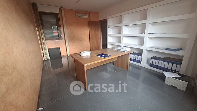 Ufficio in commerciale in Via della Romita