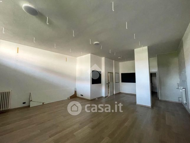 Ufficio in commerciale in Via Manzoni 8