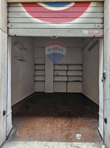 Box/posto auto in residenziale in Via Mario Cartaro 25
