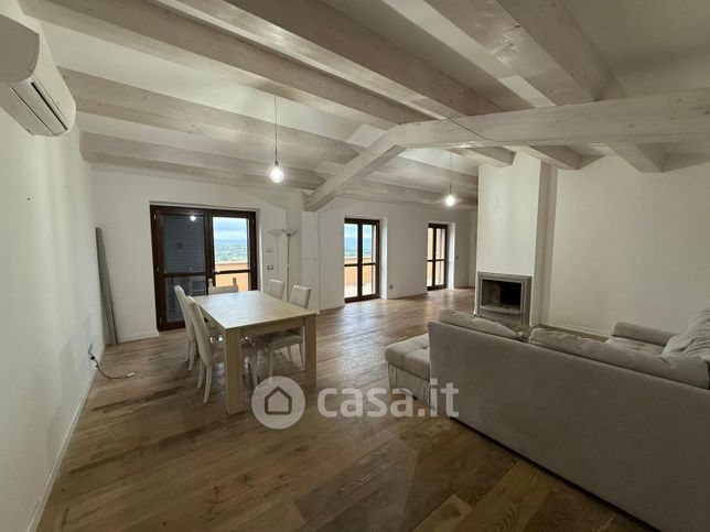Attico/mansarda in residenziale in Via Romana