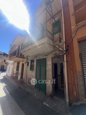 Casa indipendente in residenziale in Via Stazzone 10