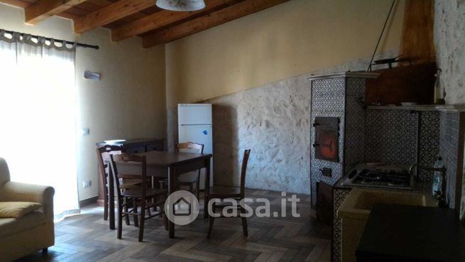 Casa indipendente in residenziale in 