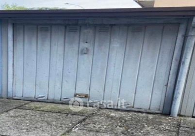 Box/posto auto in residenziale in Via Don A. de Micheli 4