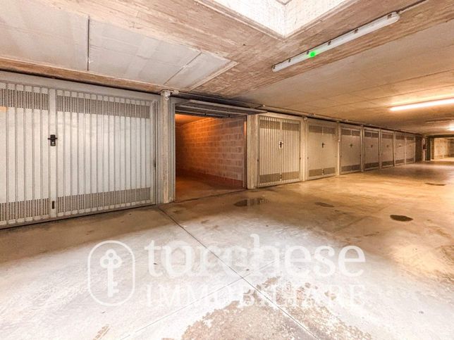 Box/posto auto in residenziale in Via Antonio Vivaldi 12