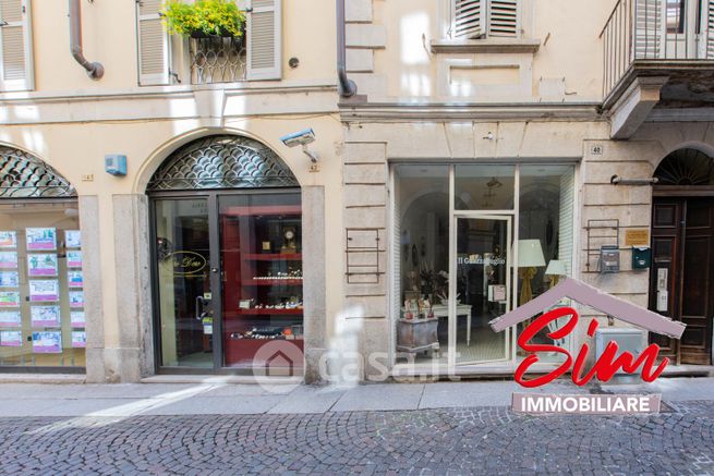 Attivitã /licenza (con o senza mura) in commerciale in Via Giuseppe Prina