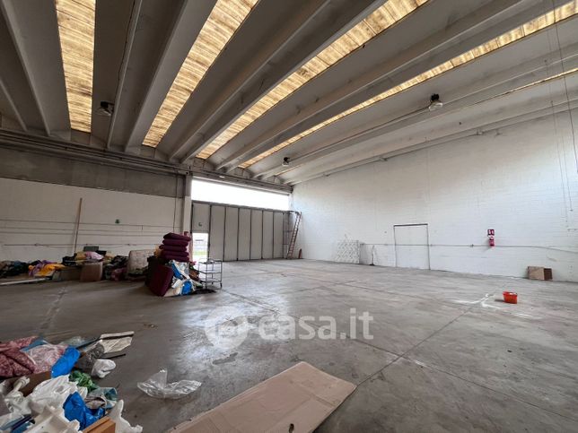 Capannone in commerciale in Viale dell'Industria 8