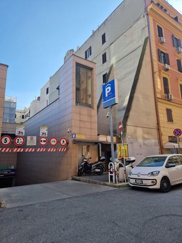 Garage/posto auto in residenziale in Via Tunisi 80