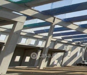 Capannone in commerciale in 