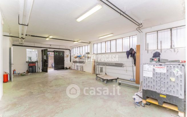 Capannone in commerciale in Via Baranzate