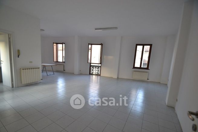 Ufficio in commerciale in Piazza San Martino