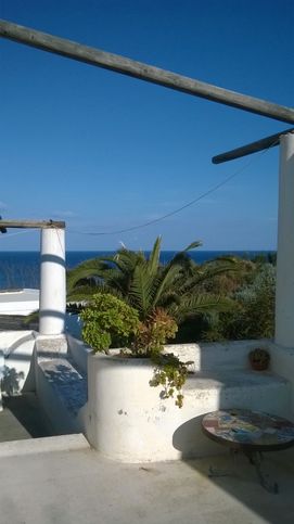 Casa bi/trifamiliare in residenziale in Via Lipari 98050