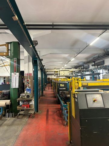 Capannone in commerciale in 