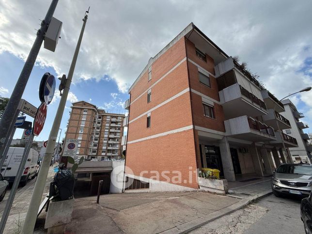 Box/posto auto in residenziale in Via Istria