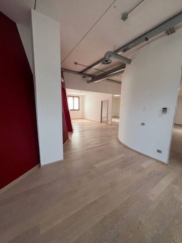 Ufficio in commerciale in 