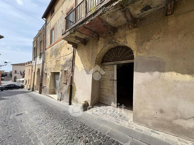 Box/posto auto in residenziale in Via Trento e Trieste 9