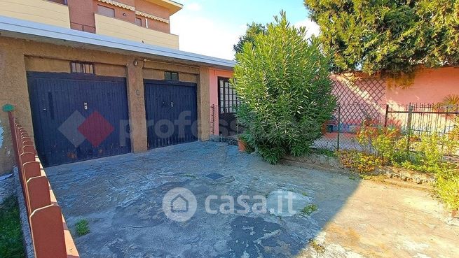 Box/posto auto in residenziale in Viale Vittoria 7