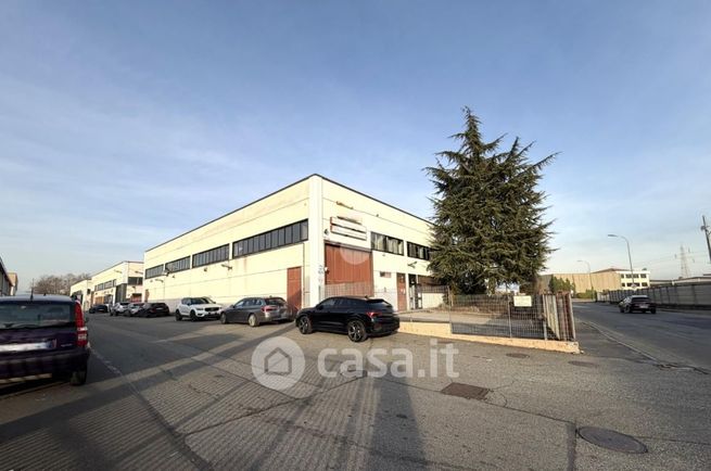 Capannone in commerciale in Strada del Francese 89