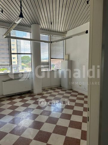Ufficio in commerciale in Via dei Frassini 21
