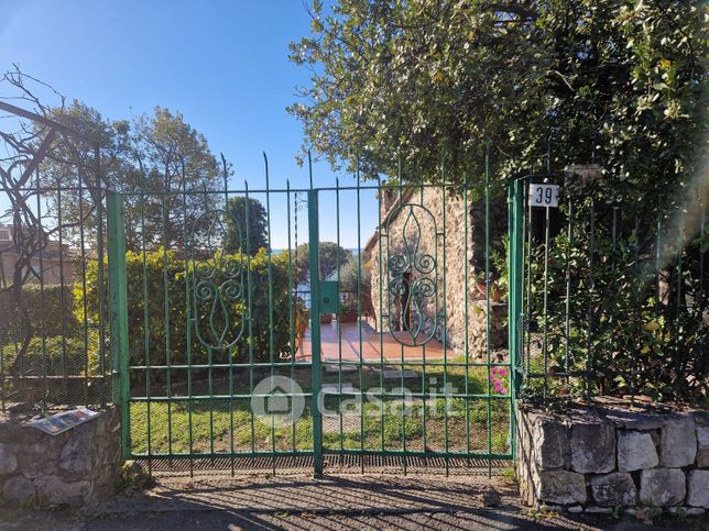 Villa in residenziale in Viale Unità D'Italia