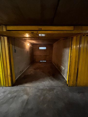 Box/posto auto in residenziale in Via Monte Grappa