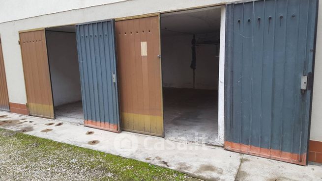 Garage/posto auto in residenziale in Via Calucci