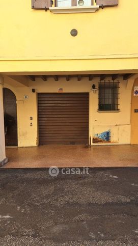 Box/posto auto in residenziale in Via Centotrecento