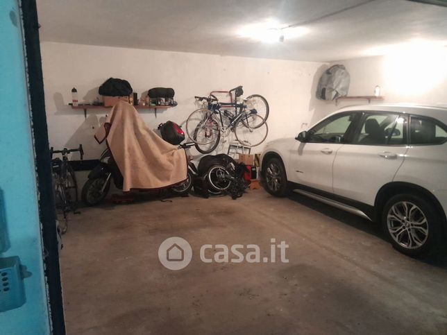 Box/posto auto in residenziale in Via Tortona 74