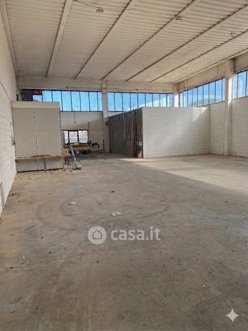 Capannone in commerciale in provinciale