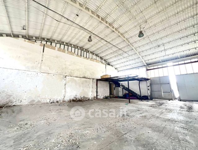 Capannone in commerciale in Via Cupa Travi